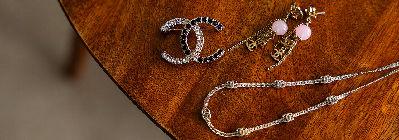 Chanelシャネル★EARRING★ccペンダントイヤリング【ランク：S】 Chanel 24 NEW CC ボールドクリスタル Silver イヤリング ABE430
