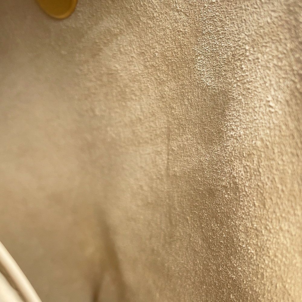 シャネル チェーンショルダーバッグ ココマーク マトラッセ トップハンドル カーフレザー CHANEL 2way 白