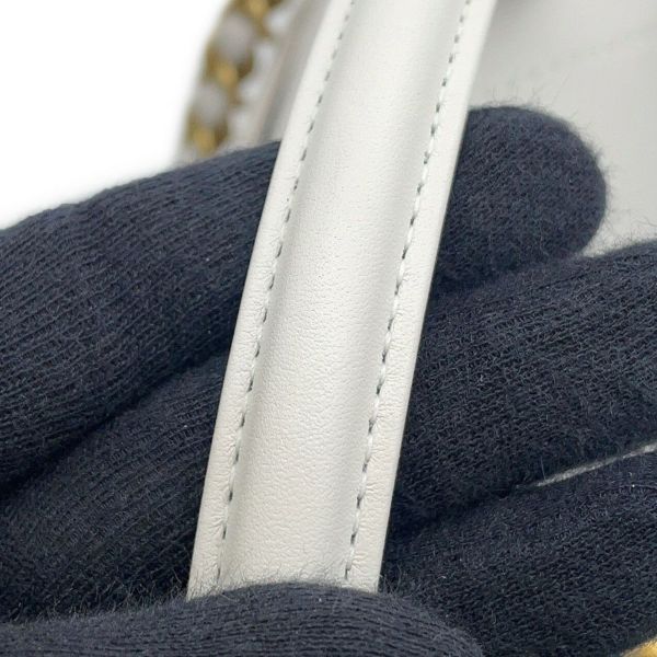 シャネル チェーンショルダーバッグ ココマーク マトラッセ トップハンドル カーフレザー CHANEL 2way 白