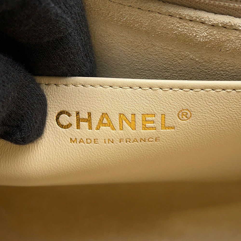 シャネル チェーンショルダーバッグ ココマーク マトラッセ トップハンドル カーフレザー CHANEL 2way 白