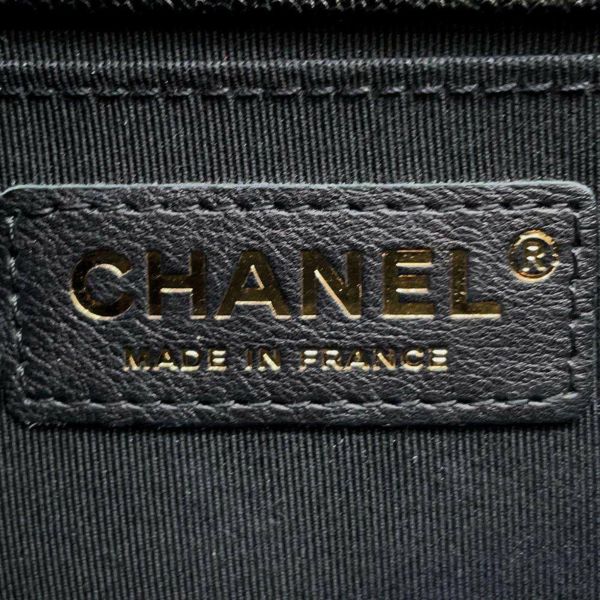 シャネル チェーンショルダーバッグ ボーイシャネル スモール マトラッセ ココマーク A67085 CHANEL 黒