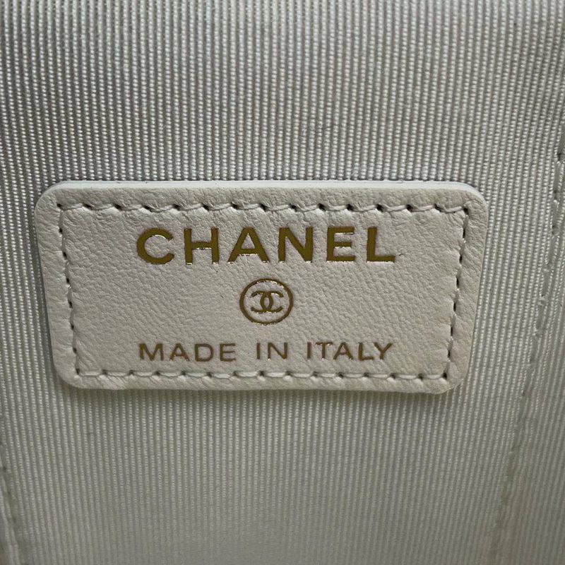 シャネル チェーンショルダーバッグ マトラッセ ココマーク バニティ カメリア ラムスキン AP2158 CHANEL 白