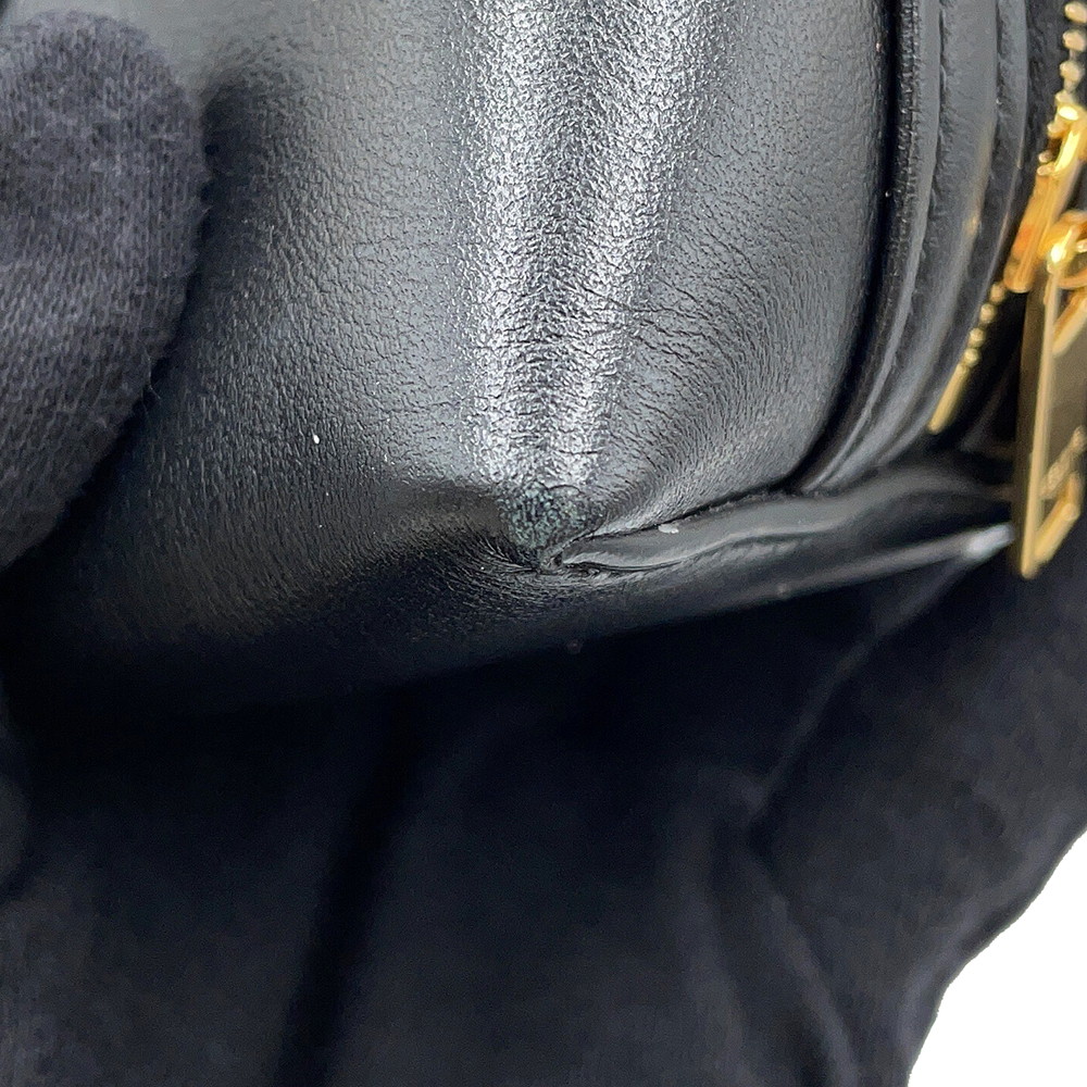 セリーヌ チェーンショルダーバッグ キュイル トリオンフ チェーンクラッチ 10E383DR8 CELINE 黒