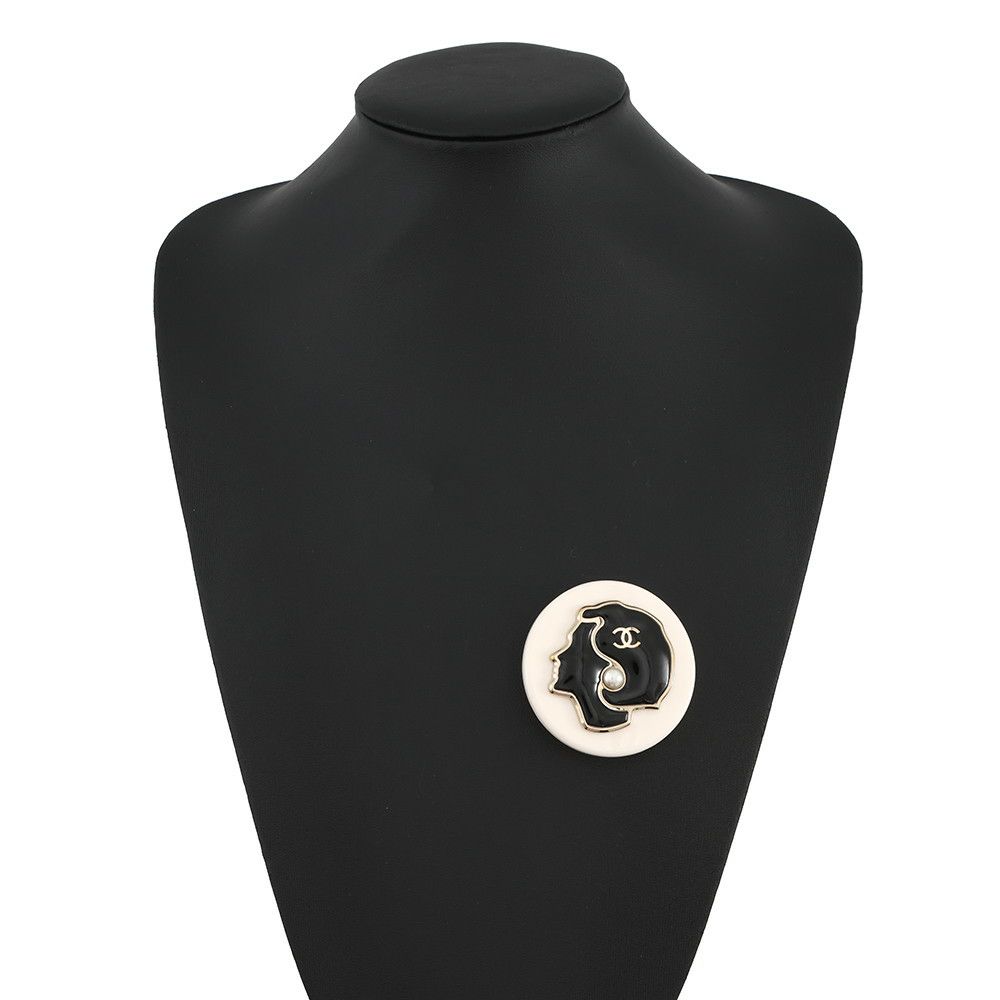 シャネル ブローチ ココマーク マドモアゼル プラスチック フェイクパール G18B CHANEL アクセサリー 白 黒