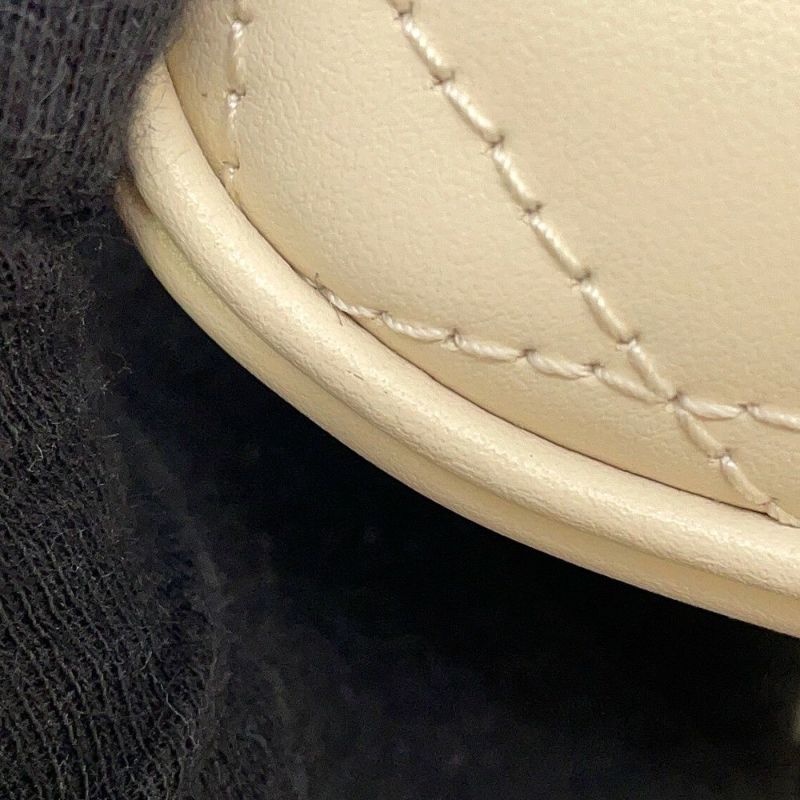 グッチ ショルダーバッグ GGマーモント キルティング スモール レザー 846312 GUCCI バッグ 白 アウトレット品