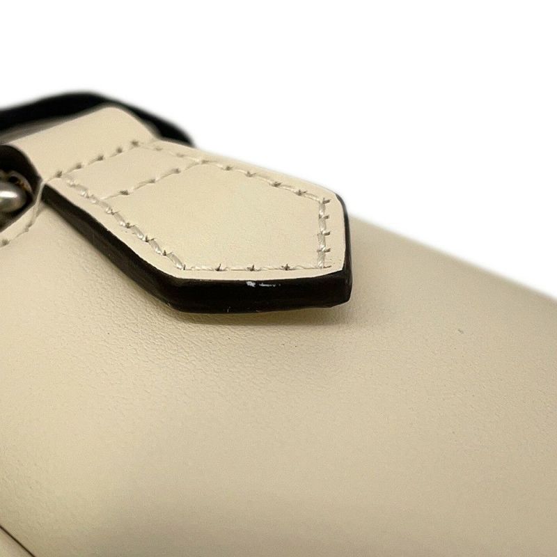 グッチ ショルダーバッグ GGマーモント キルティング スモール レザー 846312 GUCCI バッグ 白 アウトレット品