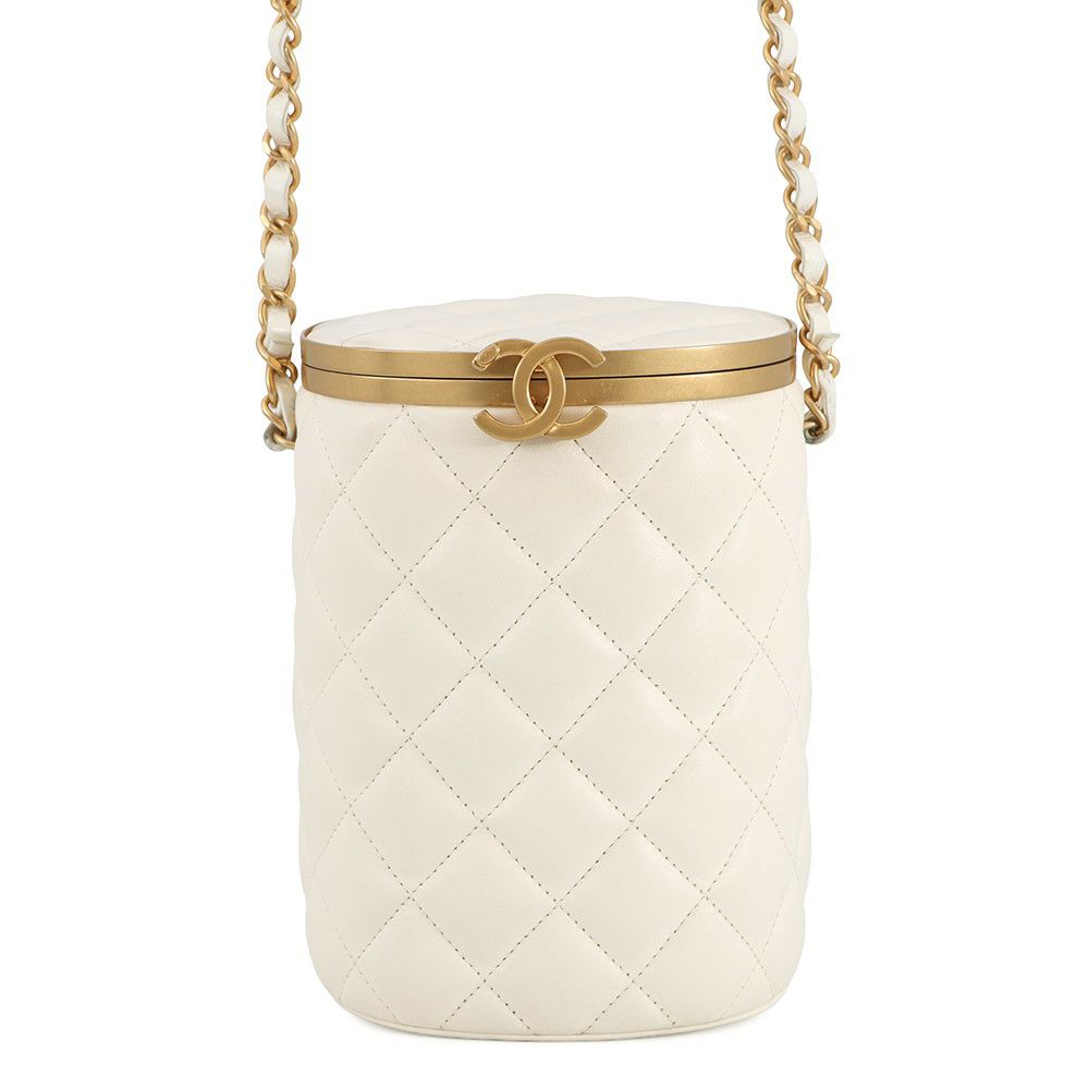 シャネル チェーンショルダーバッグ ココマーク マトラッセ バニティ ラムスキン AS2641 CHANEL 白