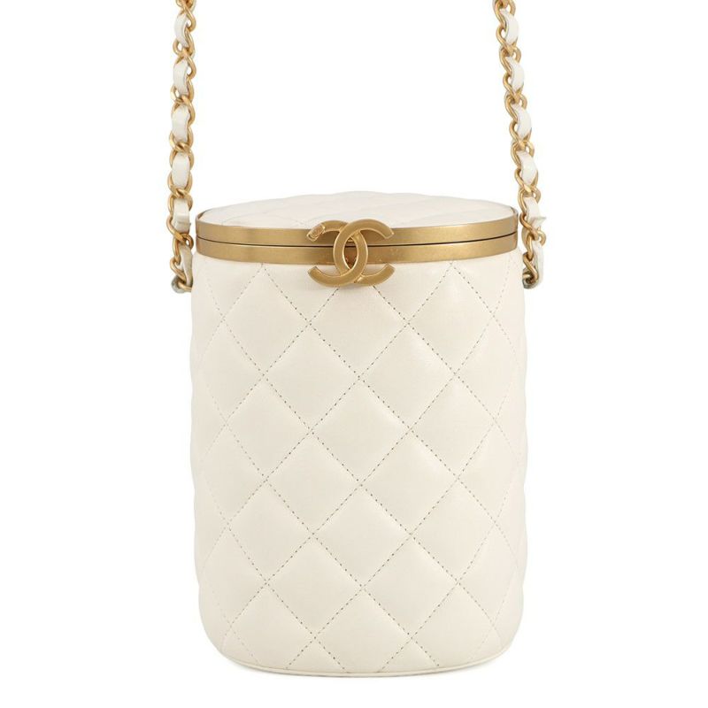 シャネル チェーンショルダーバッグ ココマーク マトラッセ バニティ ラムスキン AS2641 CHANEL 白