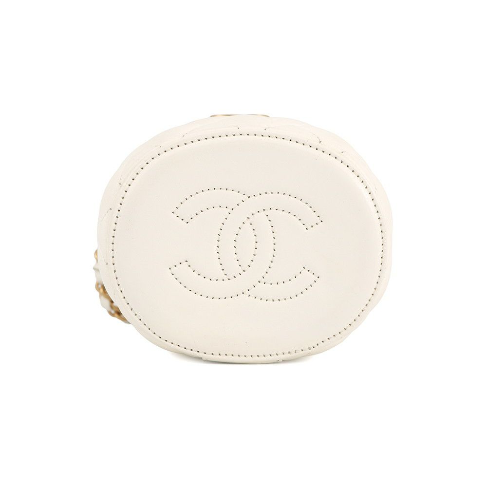 シャネル チェーンショルダーバッグ ココマーク マトラッセ バニティ ラムスキン AS2641 CHANEL 白