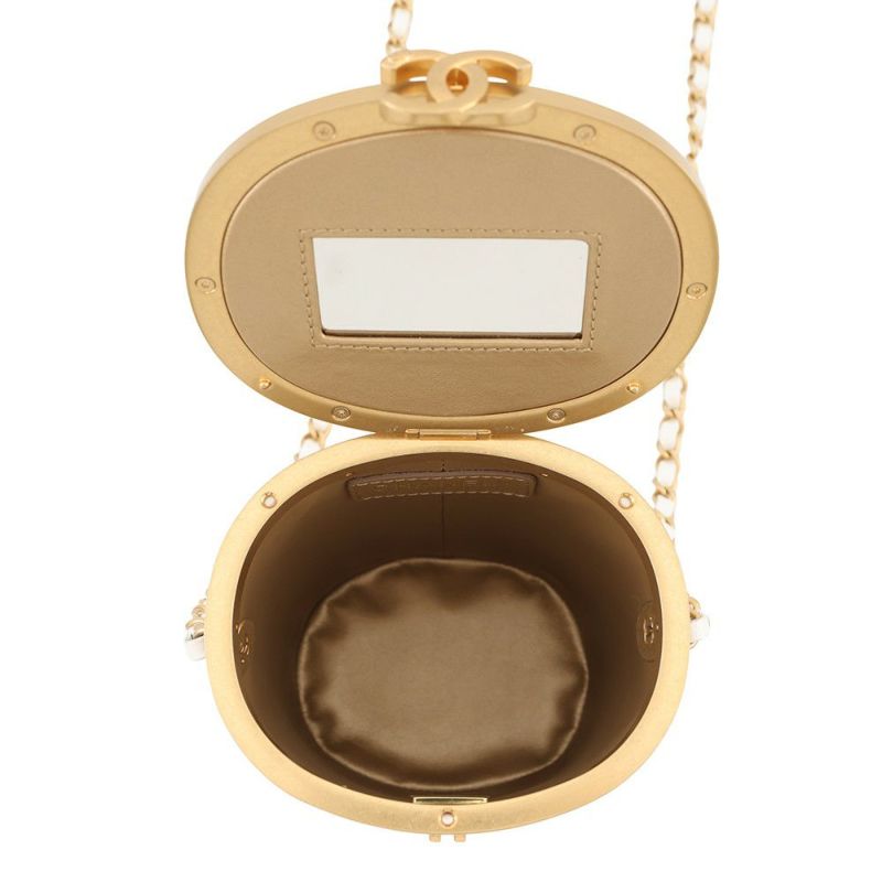 シャネル チェーンショルダーバッグ ココマーク マトラッセ バニティ ラムスキン AS2641 CHANEL 白