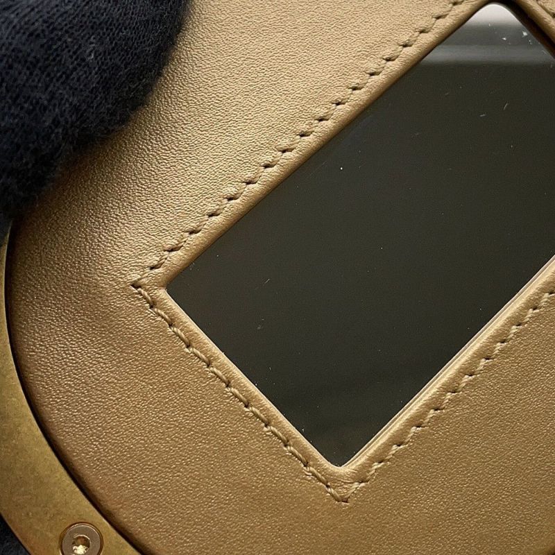 シャネル チェーンショルダーバッグ ココマーク マトラッセ バニティ ラムスキン AS2641 CHANEL 白