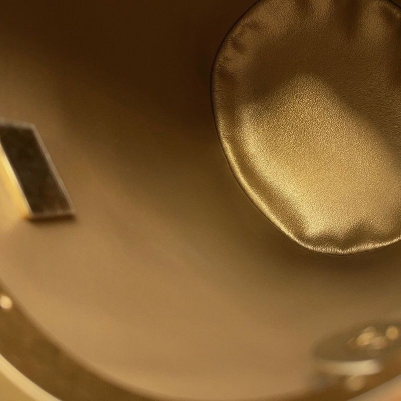 シャネル チェーンショルダーバッグ ココマーク マトラッセ バニティ ラムスキン AS2641 CHANEL 白