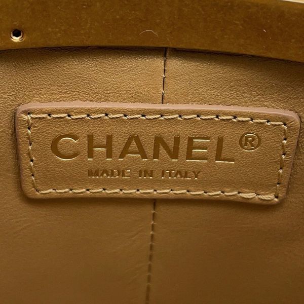 シャネル チェーンショルダーバッグ ココマーク マトラッセ バニティ ラムスキン AS2641 CHANEL 白