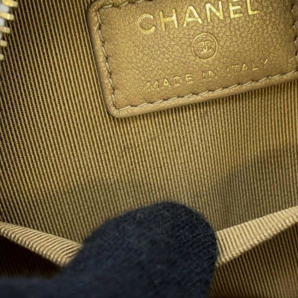 シャネル チェーンショルダーバッグ ココマーク マトラッセ ラウンド ラムスキン AP0999 CHANEL 白