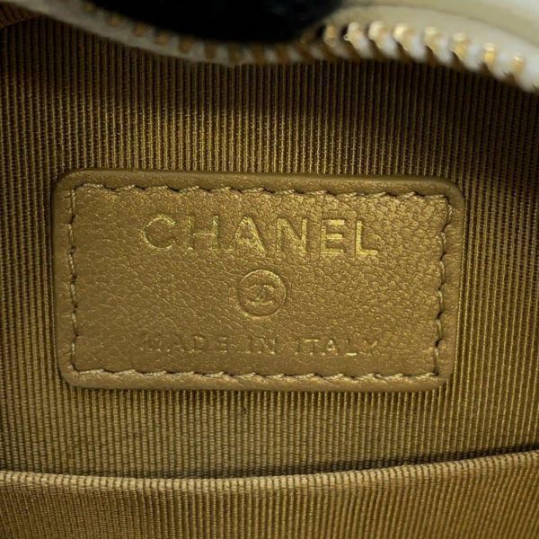 シャネル チェーンショルダーバッグ ココマーク マトラッセ ラウンド ラムスキン AP0999 CHANEL 白