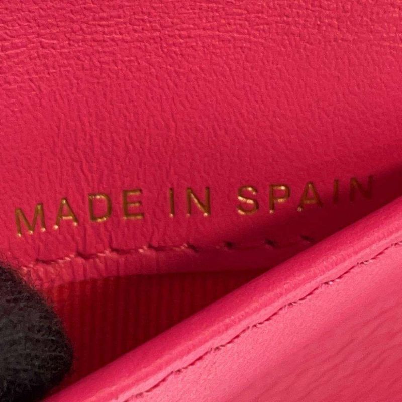 シャネル 三つ折り財布 マトラッセ ココマーク クラシック スモール フラップ ウォレット キャビアスキン AP0229 財布