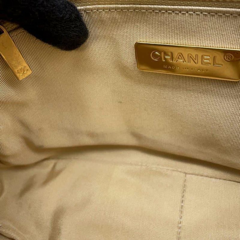 シャネル チェーンショルダーバッグ 19 フラップ ココマーク ラムスキン AS1160 CHANEL 2way