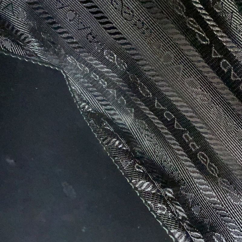 プラダ ショルダーバッグ トライアングル サフィアーノレザー 2VH155 PRADA