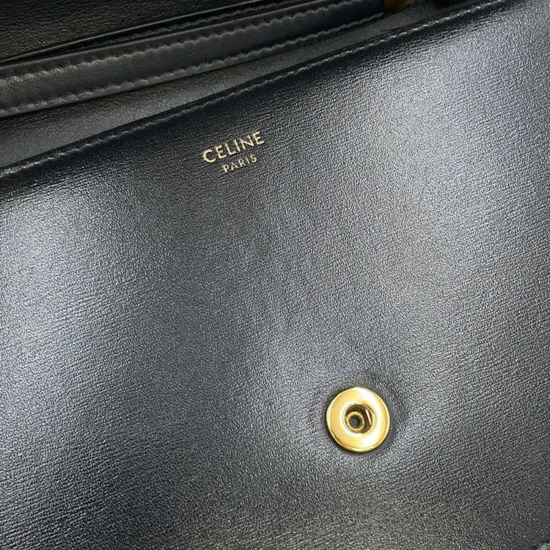 セリーヌ チェーンウォレット トリオンフ マーゴ シャイニーカーフレザー 10L033DPV CELINE 財布 黒