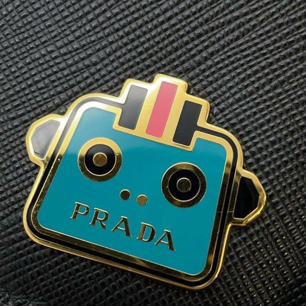 プラダ チェーンウォレット ピンバッジ サフィアーノ 1DH044 PRADA 財布 黒