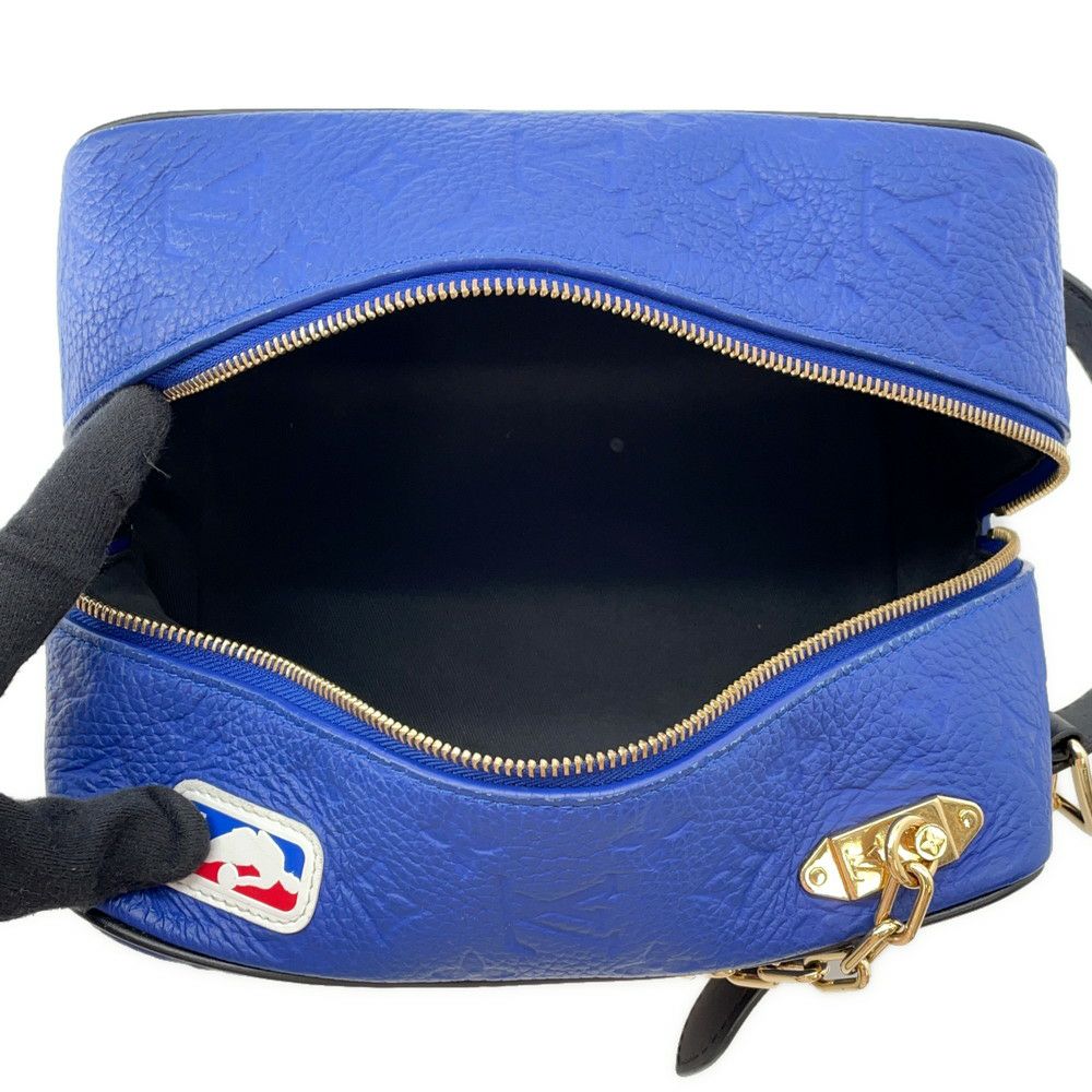 ルイヴィトン ハンドバッグ モノグラム・トリヨン LV × NBA クローク・ドップキット M21106 ヴィトン バッグ NBAコラボ
