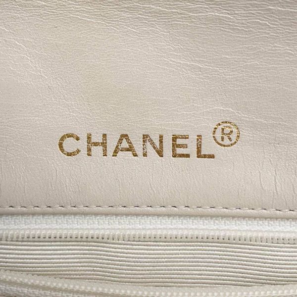 シャネル チェーンショルダーバッグ マトラッセ ココマーク ラムスキン CHANEL バッグ 白