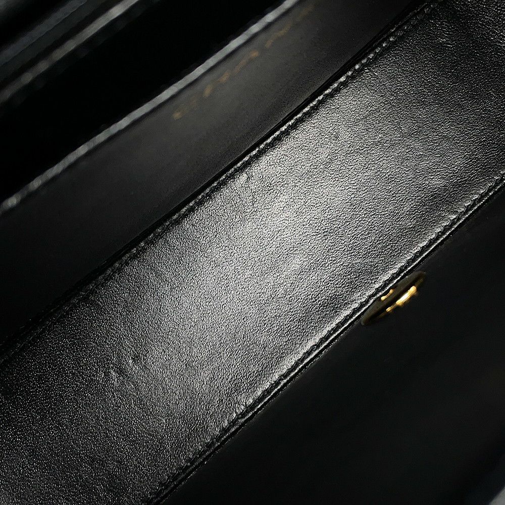 シャネル チェーンショルダーバッグ マトラッセ ココマーク シングルフラップ キャビアスキン CHANEL 黒