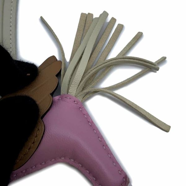 エルメス バッグチャーム ロデオPM ペガサス モーヴシルベストル/チャイ/クレ ラムスキン B刻印