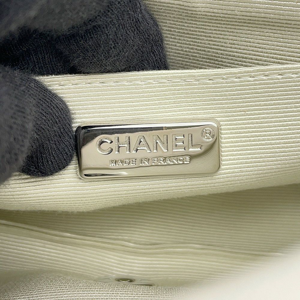 シャネル チェーンショルダーバッグ マトラッセ ココマーク フェイクパール ビーズ ムートン CHANEL バッグ 白