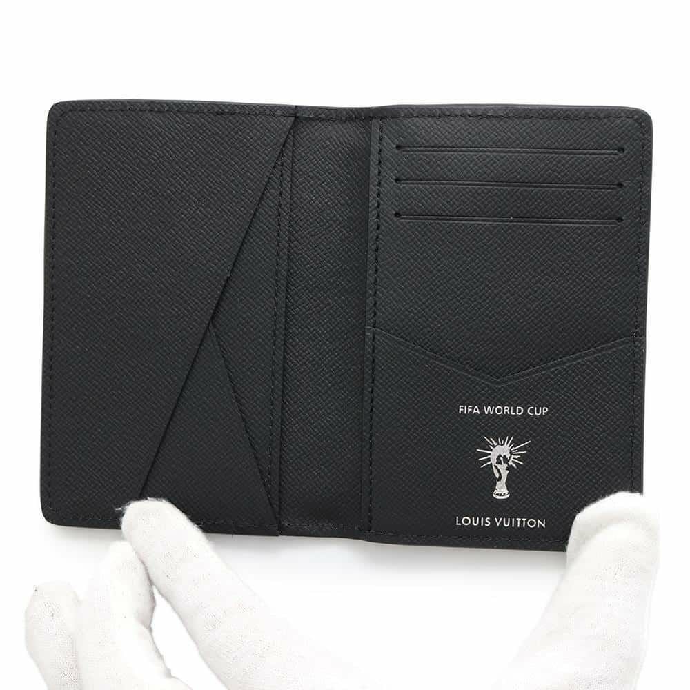 ルイヴィトン カードケース エピ オーガナイザー・ドゥ ポッシュ M63296 ブラック 黒 2018年 FIFAワールドカップ限定モデル