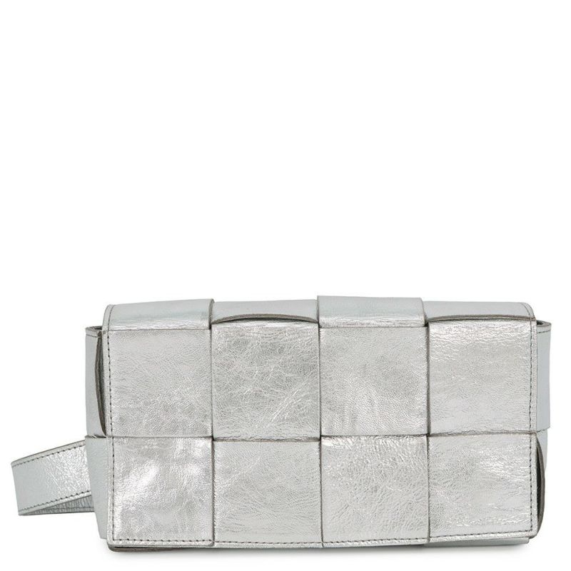 ボッテガヴェネタ ショルダーバッグ マキシイントレチャート カセット ラムスキン 680145 BOTTEGA VENETA