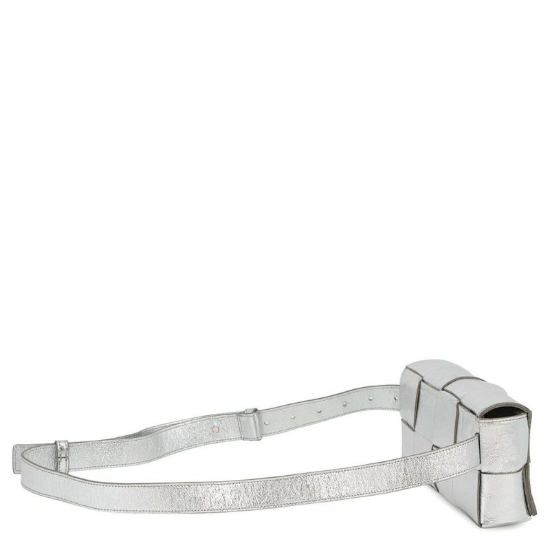 ボッテガヴェネタ ショルダーバッグ マキシイントレチャート カセット ラムスキン 680145 BOTTEGA VENETA