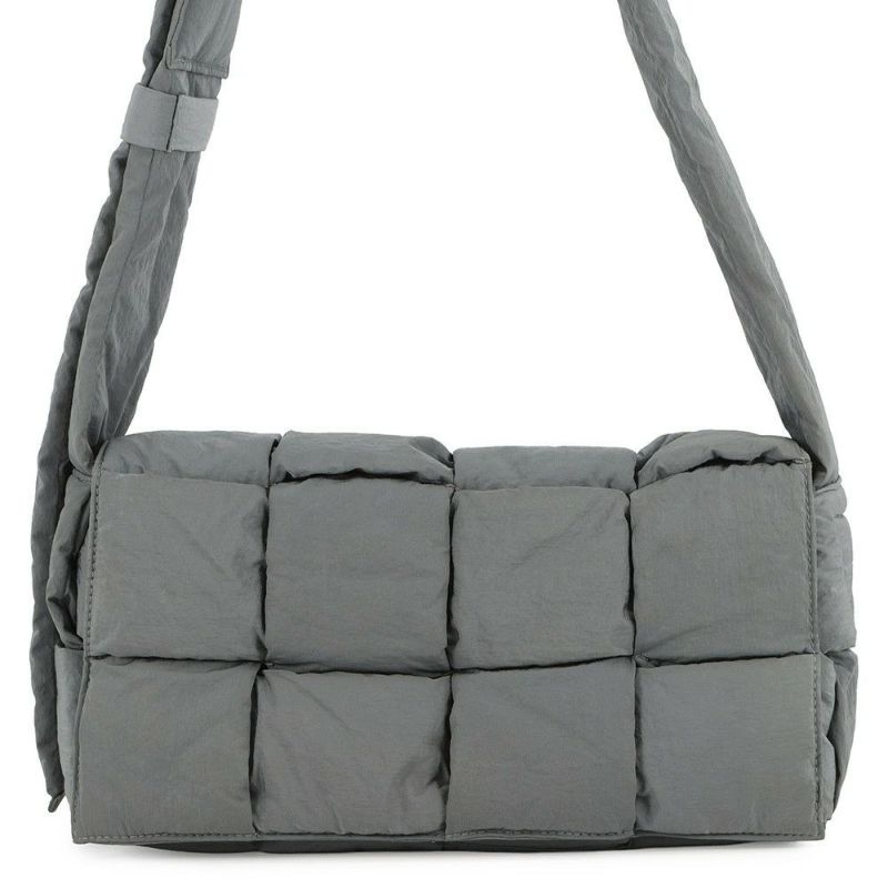ボッテガヴェネタ ショルダーバッグ パデッド テック カセット ナイロン 628951 BOTTEGA VENETA