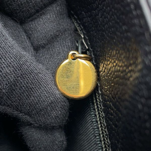 シャネル リュック トリプルココマーク キャビアスキン CHANEL バックパック バッグ 黒