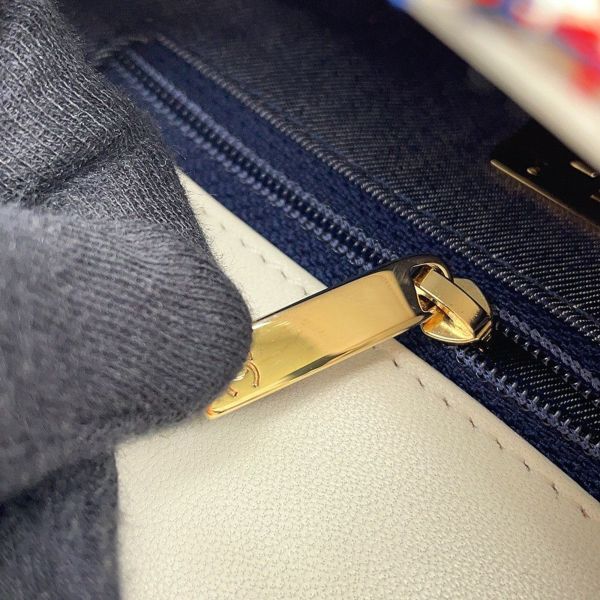 シャネル チェーンショルダーバッグ デカココ ココマーク フルフラップ ツイード/レザー CHANEL 白