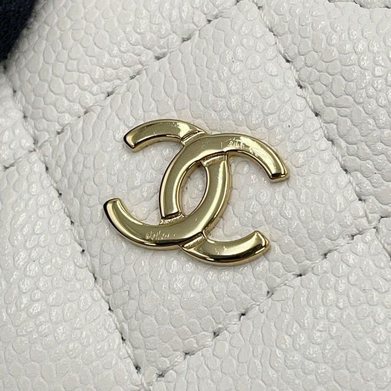 シャネル カードケース クラシック マトラッセ ココマーク キャビアスキン AP4472 CHANEL パスケース 名刺入れ 白