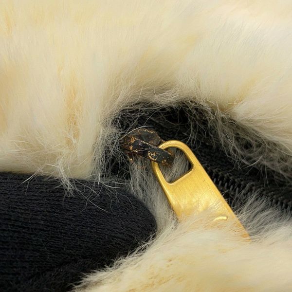 シャネル チェーンショルダーバッグ ラパン A17714 CHANEL 白 ファーアームウォーマー