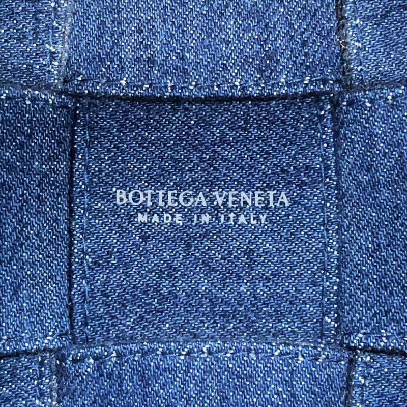 ボッテガヴェネタ ショルダーバッグ イントレチャート スモール カセット バケット デニム 743789 BOTTEGA VENETA