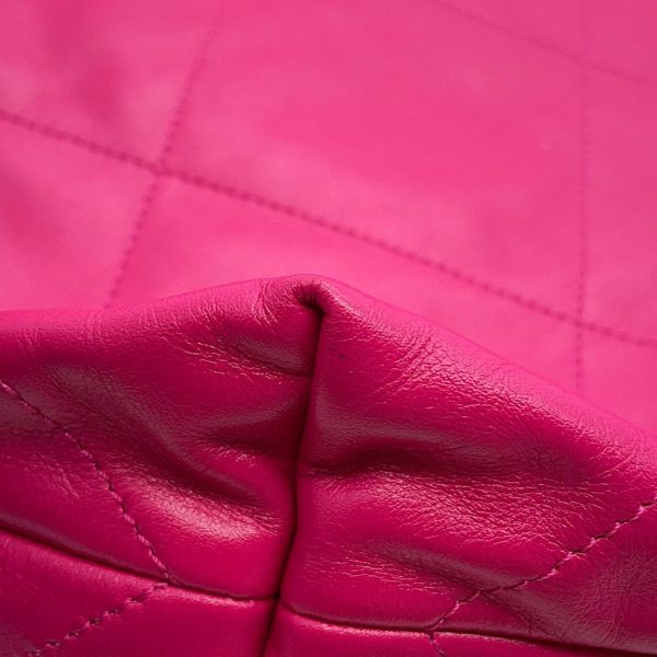 シャネル ハンドバッグ CHANEL 22 マトラッセ スモール シャイニーカーフレザー AS3260 ポーチ付き