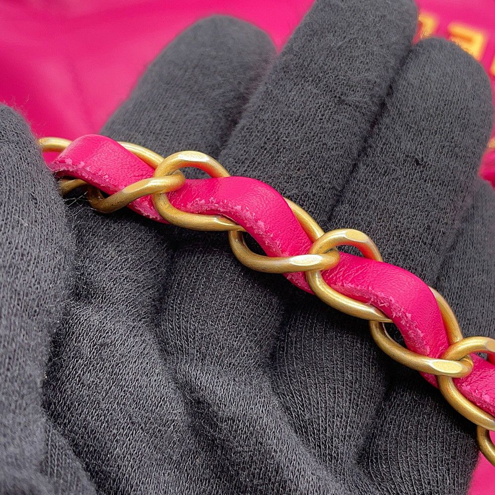 シャネル ハンドバッグ CHANEL 22 マトラッセ スモール シャイニーカーフレザー AS3260 ポーチ付き