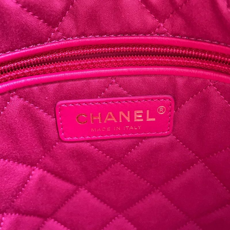 シャネル ハンドバッグ CHANEL 22 マトラッセ スモール シャイニーカーフレザー AS3260 ポーチ付き