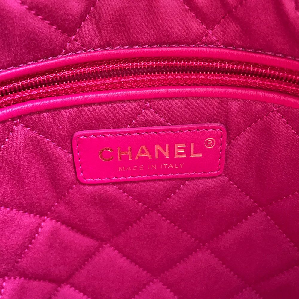 シャネル ハンドバッグ CHANEL 22 マトラッセ スモール シャイニーカーフレザー AS3260 ポーチ付き