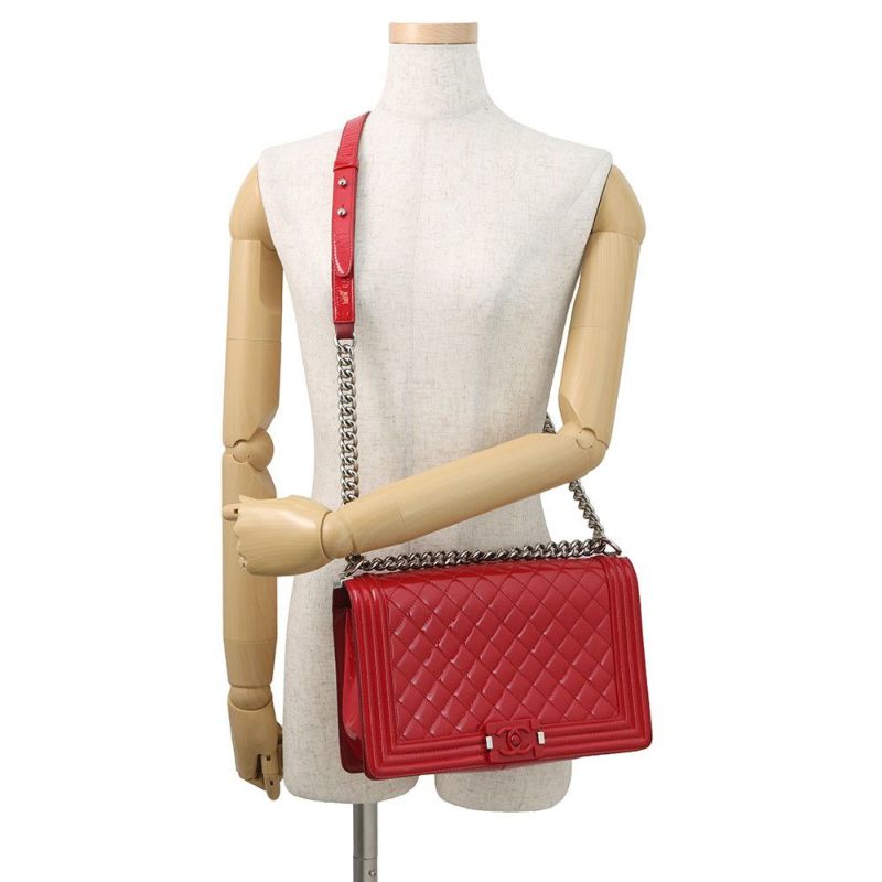 シャネル チェーンショルダーバッグ ボーイシャネル ラージ マトラッセ ココマーク パテント A92193 CHANEL