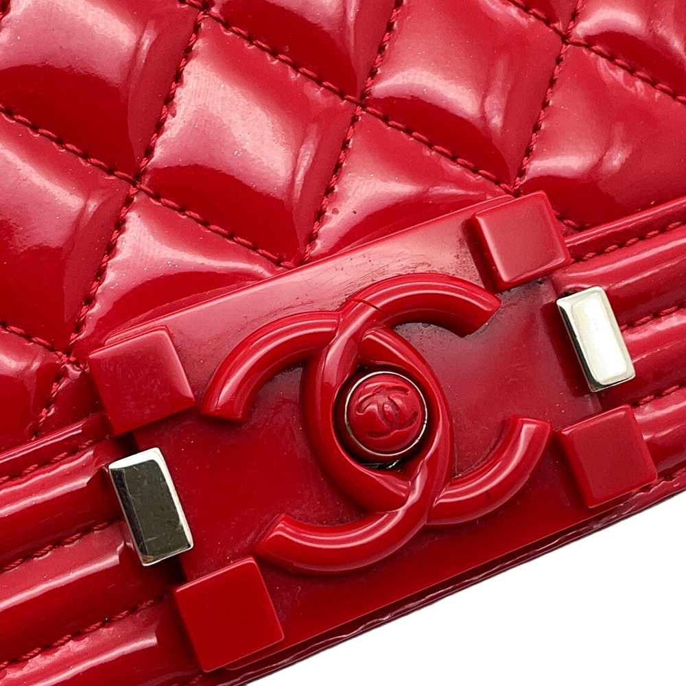 シャネル チェーンショルダーバッグ ボーイシャネル ラージ マトラッセ ココマーク パテント A92193 CHANEL