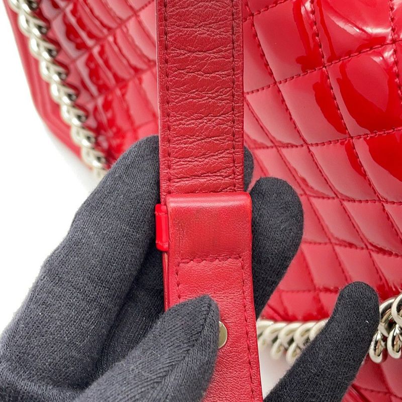 シャネル チェーンショルダーバッグ ボーイシャネル ラージ マトラッセ ココマーク パテント A92193 CHANEL