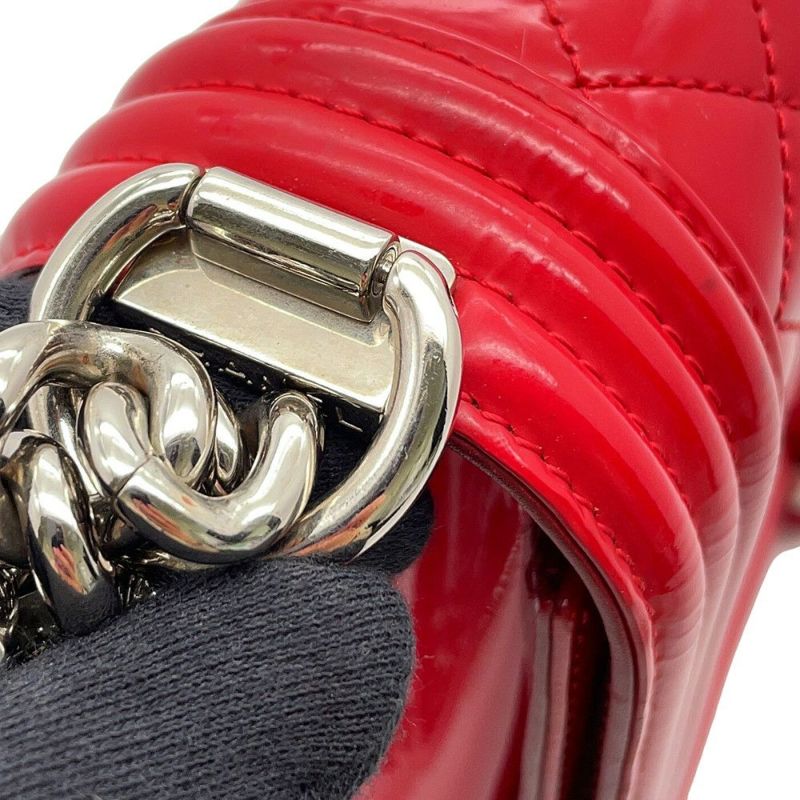 シャネル チェーンショルダーバッグ ボーイシャネル ラージ マトラッセ ココマーク パテント A92193 CHANEL