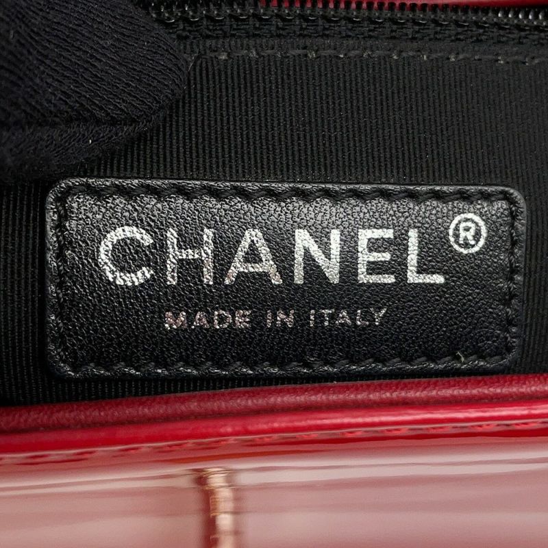 シャネル チェーンショルダーバッグ ボーイシャネル ラージ マトラッセ ココマーク パテント A92193 CHANEL