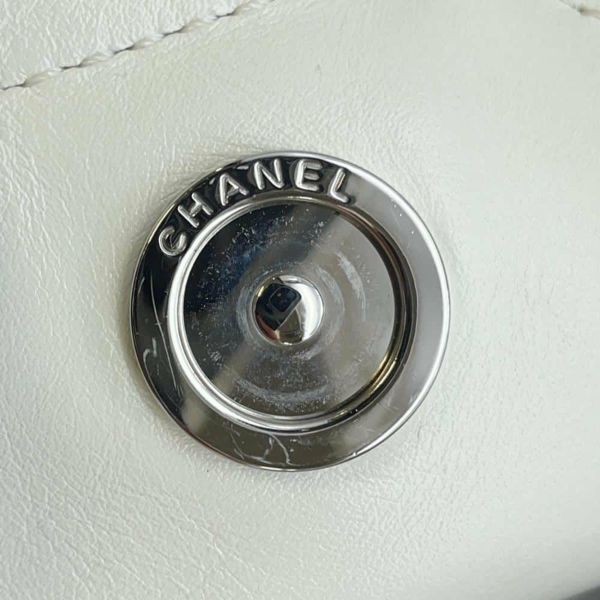 シャネル チェーンショルダーバッグ CHANEL22 スモール カーフスキン AS3260 CHANEL ポーチ付き 白