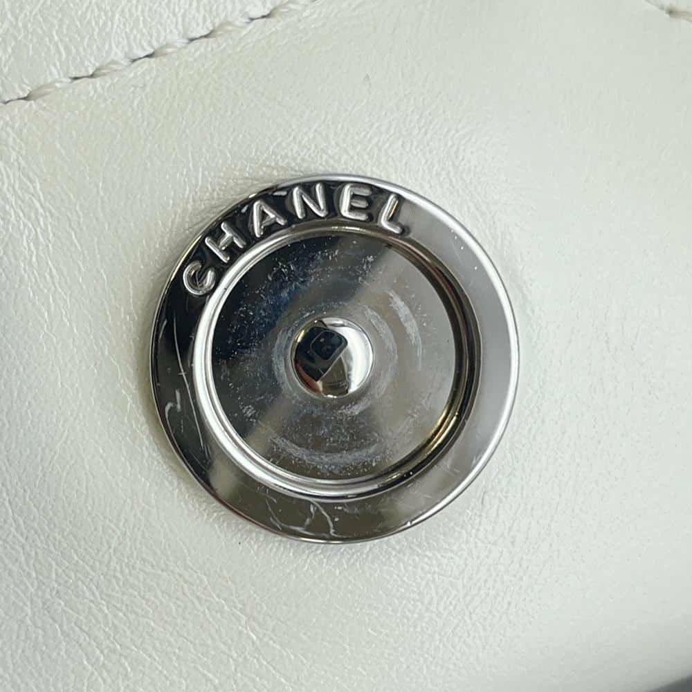 シャネル チェーンショルダーバッグ CHANEL22 スモール カーフスキン AS3260 CHANEL ポーチ付き 白