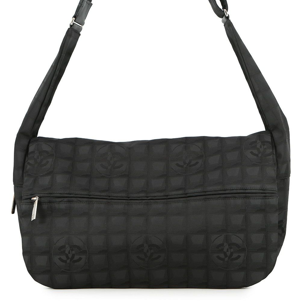 シャネル ショルダーバッグ ニュートラベルライン メッセンジャーバッグ ナイロン CHANEL 黒